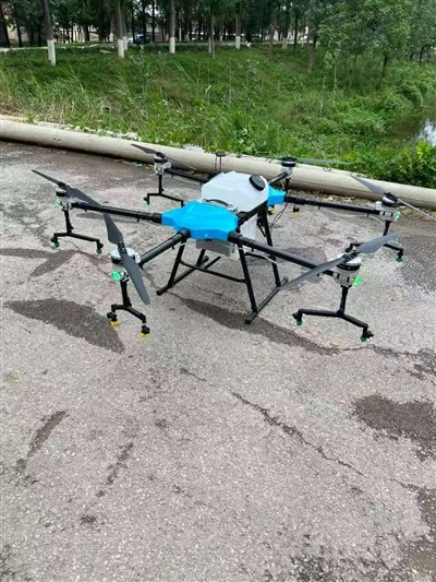 Pulverizarea culturilor cu drone agricole cu încărcătură grea